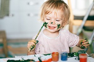 Messy play στο σπίτι με μια πατάτα- Το παιχνίδι που ενισχύει τη γλωσσική ανάπτυξη - εικόνα 1