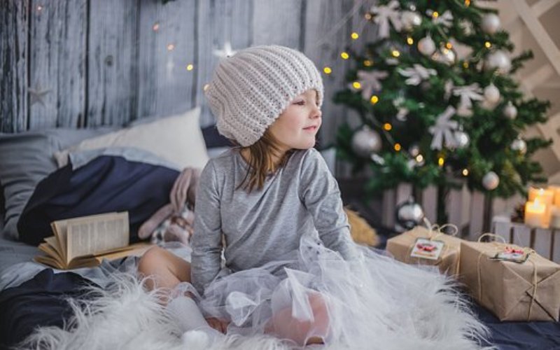 Ποια είναι η σωστή σειρά για να τοποθετήσεις τα στολίδια στο χριστουγεννιάτικο δέντρο; - εικόνα 1