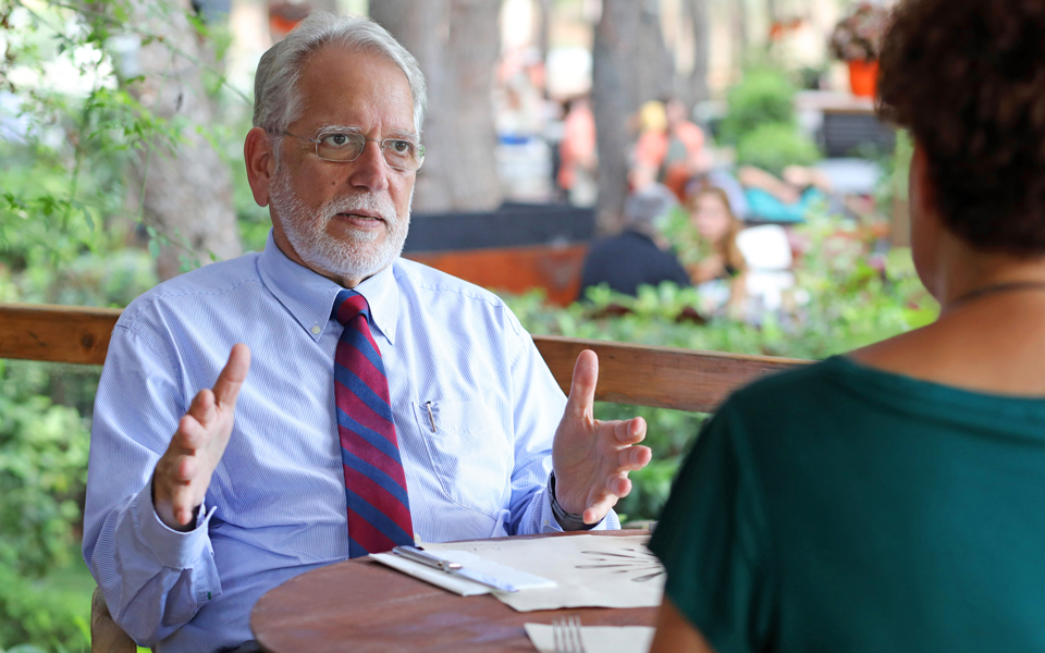 Γεώργιος&nbsp;Χρούσος: "Τα παιδιά είναι πιο ευάλωτα στο στρες. Για να ευχαριστήσουν τους γονείς τους, τους καλοπιάνουν" - εικόνα 1