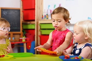 Σε ποια ηλικία -και γιατί -τα παιδιά σταματούν να μοιράζονται τα πράγματά τους; - εικόνα 1