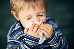 Μύξες, τραγουδάκια και λίγο χιούμορ: Όσα πρέπει να κάνεις (και όσα δεν πρέπει) όταν το παιδί έχει μπουκωμένη μύτη - εικόνα 5