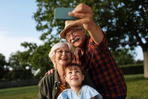 Οι παππούδες από την πλευρά του μπαμπά: Γιατί η πλευρά του πατέρα στην οικογένεια τείνει να μένει στο περιθώριο - εικόνα 5