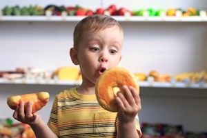Πώς διαλέγουμε υγιεινά σνακ για τα παιδιά: 5 πράγματα που πρέπει να κοιτάς στη συσκευασία - εικόνα 1