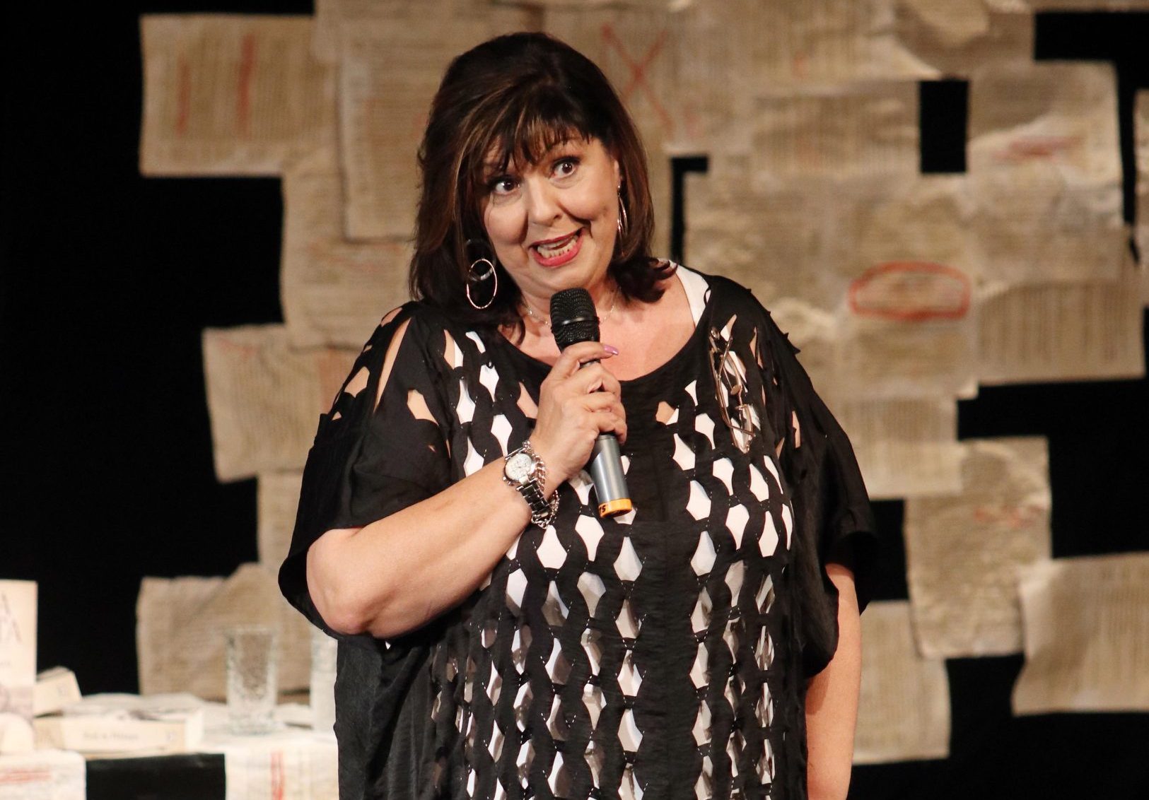 "Τα παιδιά είναι παράσιτα και σου πίνουν το αίμα": Η σκληρή αλήθεια πίσω από τη φράση της Λένας Μαντά - εικόνα 1