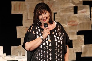 "Τα παιδιά είναι παράσιτα και σου πίνουν το αίμα": Η σκληρή αλήθεια πίσω από τη φράση της Λένας Μαντά - εικόνα 1