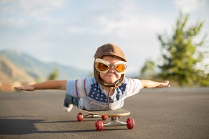 "Το θάρρος είναι μια δεξιότητα που καλλιεργείται": 5 βασικές αρχές που μπορούν να εφαρμόσουν οι γονείς - εικόνα 1