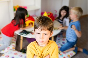 4 πράγματα που κάνουμε καθημερινά οι γονείς και πληγώνουν τα συναισθήματα των παιδιών μας - εικόνα 1