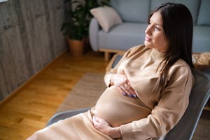 Γιατί δεν πρέπει να έχεις βαμμένα νύχια κατά τον τοκετό; - εικόνα 1