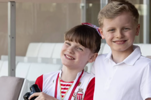 Πριγκίπισα Γκαμπριέλα: Με παραμυθένιο look η 11χρονη έκλεψε την παράσταση στο μπαλκόνι του παλατιού Grimaldi - εικόνα 1