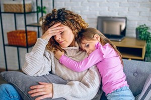 "Τα παιδιά είναι παράσιτα και σου πίνουν το αίμα": Η σκληρή αλήθεια πίσω από τη φράση της Λένας Μαντά - εικόνα 2