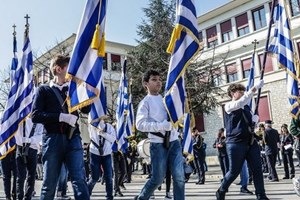 Mαθητής δημοτικού με αυτισμό αποκλείστηκε από σημαιοφόρος στην παρέλαση - εικόνα 2