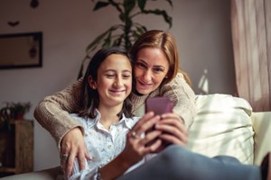 Για να θέσεις όρια πρέπει να χτίσεις τη σχέση: Οι φράσεις που εμπνέουν σεβασμό στα παιδιά - εικόνα 1