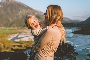 Μας θύμισε τι σημαίνει αληθινό παιχνίδι: Μια μαμά μας δείχνει τη βρώμικη τσάντα του παιδιού της - εικόνα 1