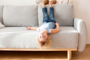 Πώς θα αφαιρέσεις τους λεκέδες από μακιγιάζ στα ρούχα σου; - εικόνα 1