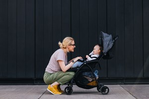 Τρέξιμο με το καρότσι: Γιατί οι γονείς λατρεύουν αυτή την άσκηση; - εικόνα 1