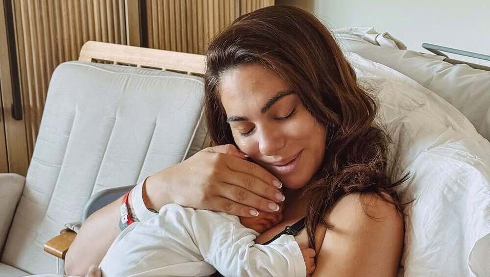 Η Ευρυδίκη Βαλαβάνη και ο Γρηγόρης Μόργκαν στο πρώτο ταξίδι με το νεογέννητο μωρό τους - εικόνα 4