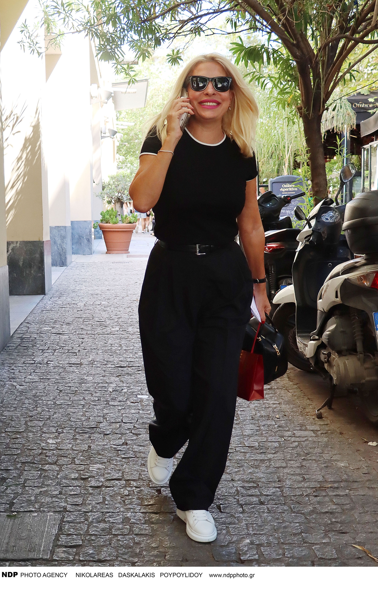 Θοδωρής Ζαγοράκης- Ιωάννα Λίλη: Η κόρη τους αποφοίτησε από το λύκειο - εικόνα 4