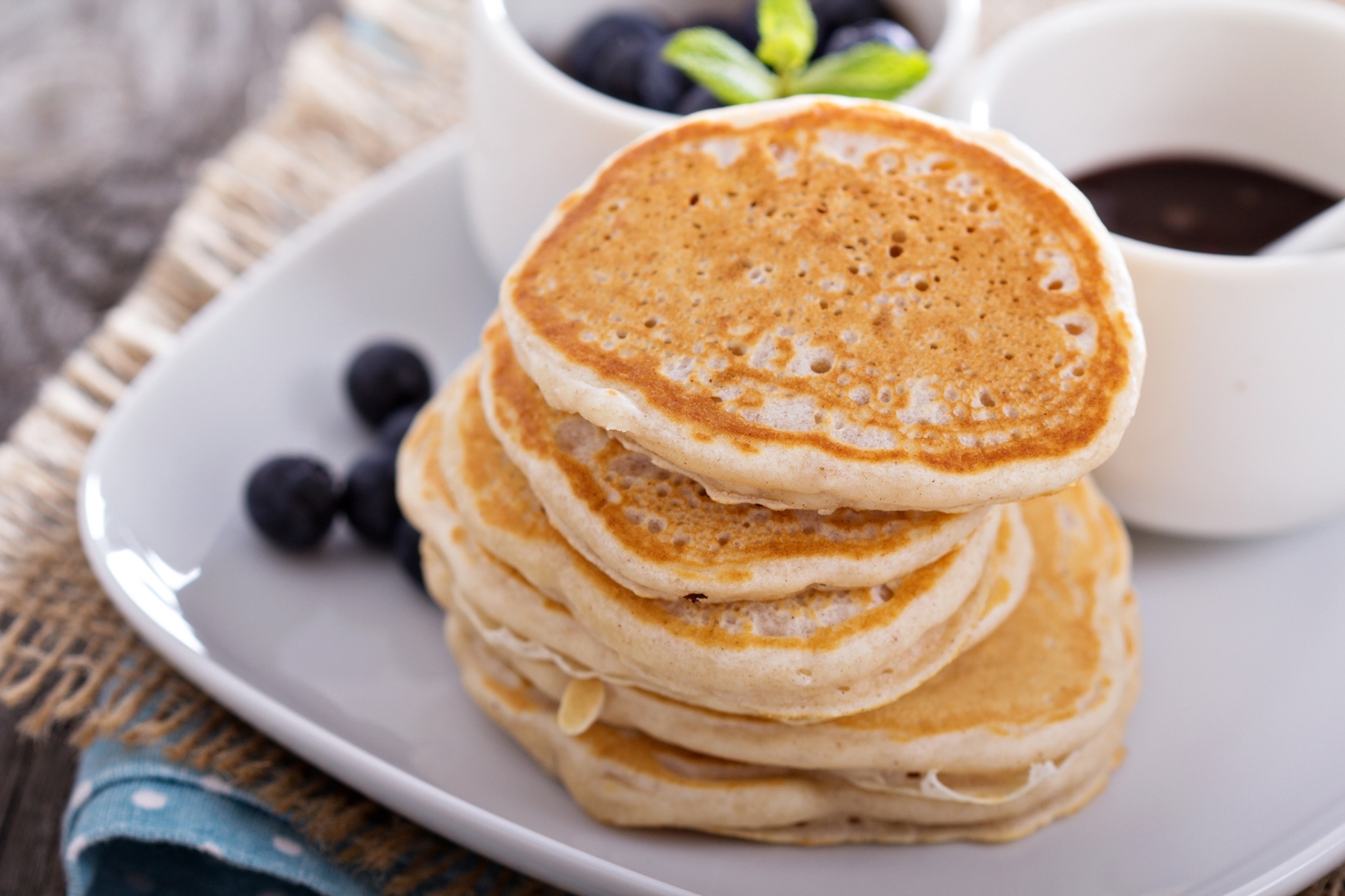 Αφράτα pancakes φούρνου - Η εύκολη συνταγή για το πρωινό της παραμονής των Χριστουγέννων - εικόνα 1