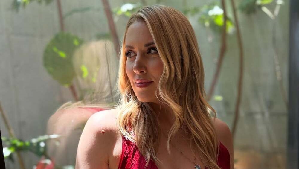 Η Φωτεινή Πετρογιάννη φωτογραφίζει τον σύζυγό της αγκαλιά με το μωράκι τους στην πιο τρυφερή στιγμή - εικόνα 2