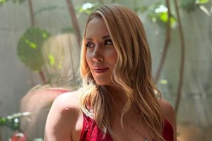 Η Φωτεινή Πετρογιάννη φωτογραφίζει τον σύζυγό της αγκαλιά με το μωράκι τους στην πιο τρυφερή στιγμή - εικόνα 2