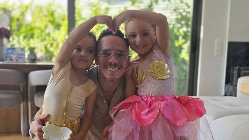 Ο Λευτέρης Πετρούνιας απαθανατίζει την κόρη του, Σοφία στο αγαπημένο της μέρος και της εύχεται "χρόνια πολλά" - εικόνα 2