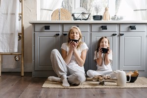 Το απόλυτο hack για τη σκόνη στις γωνίες και τα σοβατεπί: Γρήγορα και χωρίς να σκύβεις! - εικόνα 1