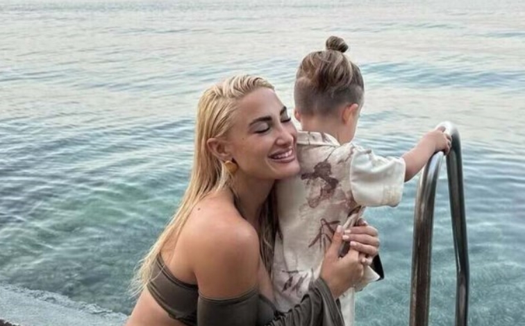 H Ιωάννα Τούνη αποκάλυψε τον ασυνήθιστο τρόπο με τον οποίο έκοψε την πιπίλα στον μικρό Πάρη - εικόνα 3