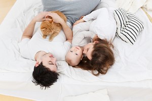 Πόσες θερμίδες χάνουμε οι μαμάδες προσπαθώντας να ντύσουμε τα παιδιά; - εικόνα 1