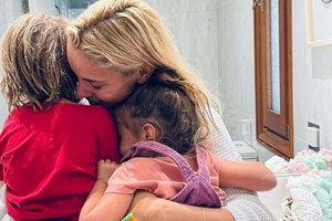 Η Δούκισσα Νομικού κοινοποίησε το πιο γλυκό στιγμιότυπο των παιδιών της από τις οικογενειακές διακοπές - εικόνα 4