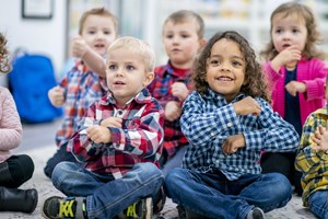 "Στις 28 Οκτωβρίου του 1967. Μέρα του ΟΧΙ εγώ είπα ναι. Και ακόμη με ανέχεται το κορίτσι μου" - εικόνα 2