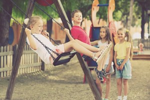 Γιατί στην Ελλάδα δεν αφήνουμε ποτέ τα παιδιά μας μόνα στα παιδικά πάρτι; - εικόνα 2