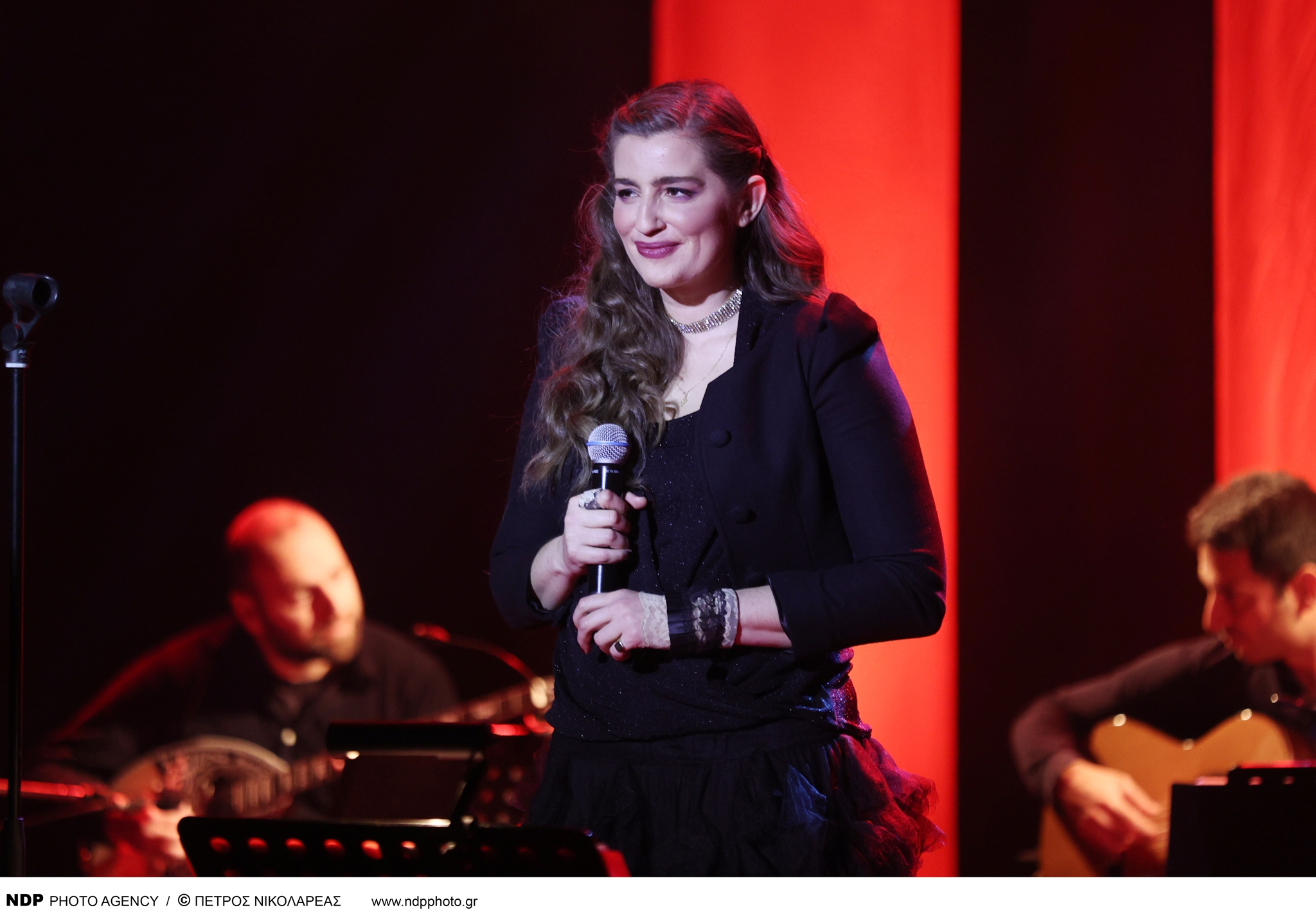 Τάμτα: Η φωτογραφία της από την εφηβεία, αγκαλιά με το μωρό της - εικόνα 3