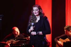 Τάμτα: Η φωτογραφία της από την εφηβεία, αγκαλιά με το μωρό της - εικόνα 3