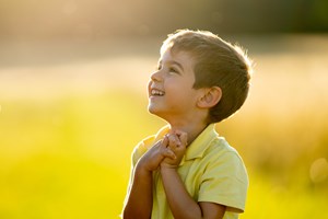 Γονείς υπό πίεση: Πώς να μεγαλώνουμε τα παιδιά χωρίς ενοχές και άγχος για τα οικονομικά μας - εικόνα 1