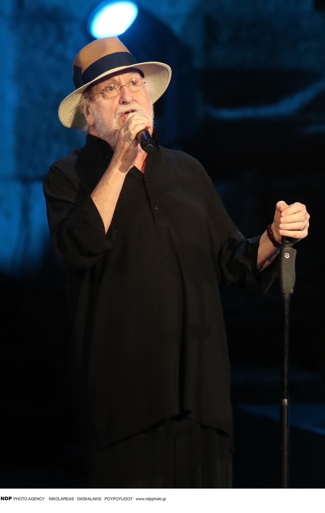 "Στις 28 Οκτωβρίου του 1967. Μέρα του ΟΧΙ εγώ είπα ναι. Και ακόμη με ανέχεται το κορίτσι μου" - εικόνα 1