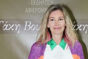Άριελ Κωνσταντινίδη: "Θέλω να αλλάξω μέσω της εγκυμοσύνης το γενεαλογικό μοτίβο που είχαν οι μανάδες της οικογένειας με τα κορίτσια τους" - εικόνα 1