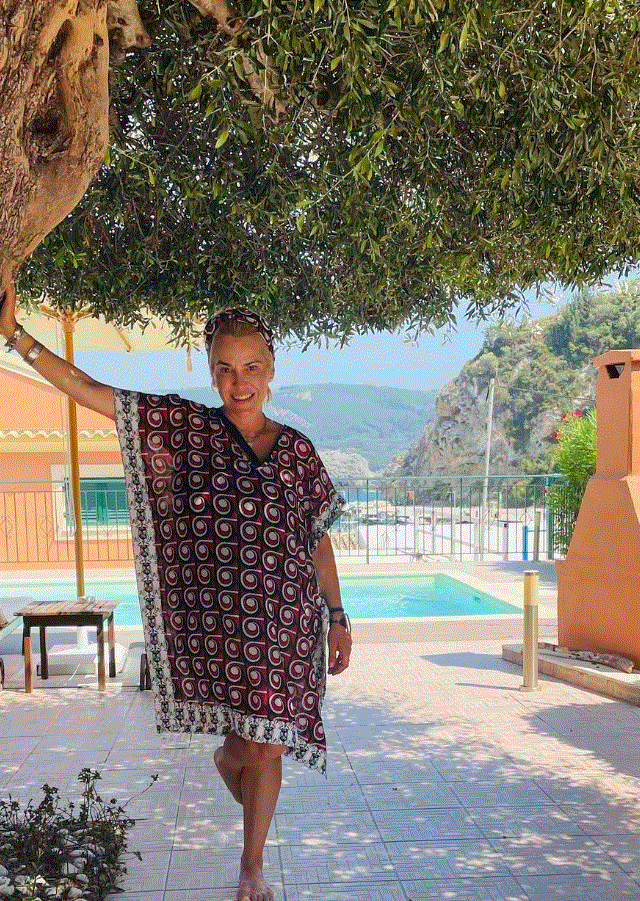 Η κόρη της Τζένη Μπότση, Αλίκη φόρεσε την πιο ασυνήθιστη σχολική τσάντα - εικόνα 2