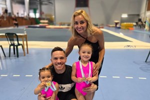 Book Club: Το αγαπημένο βιβλίο της κόρης της Ελένης Χατζίδου μαθαίνει στα παιδιά να αναγνωρίζουν τη μοναδικότητά τους - εικόνα 2