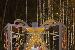 Book Club: Το αγαπημένο βιβλίο της κόρης της Χριστίνας Βραχάλη μετατρέπει την ώρα της ανάγνωσης σε παιχνίδι - εικόνα 2