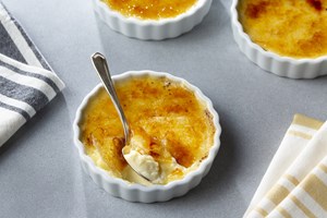 Μόνο 3 υλικά: Λαχταριστά, mini cheesecakes καραμέλας χωρίς ψήσιμο - εικόνα 2