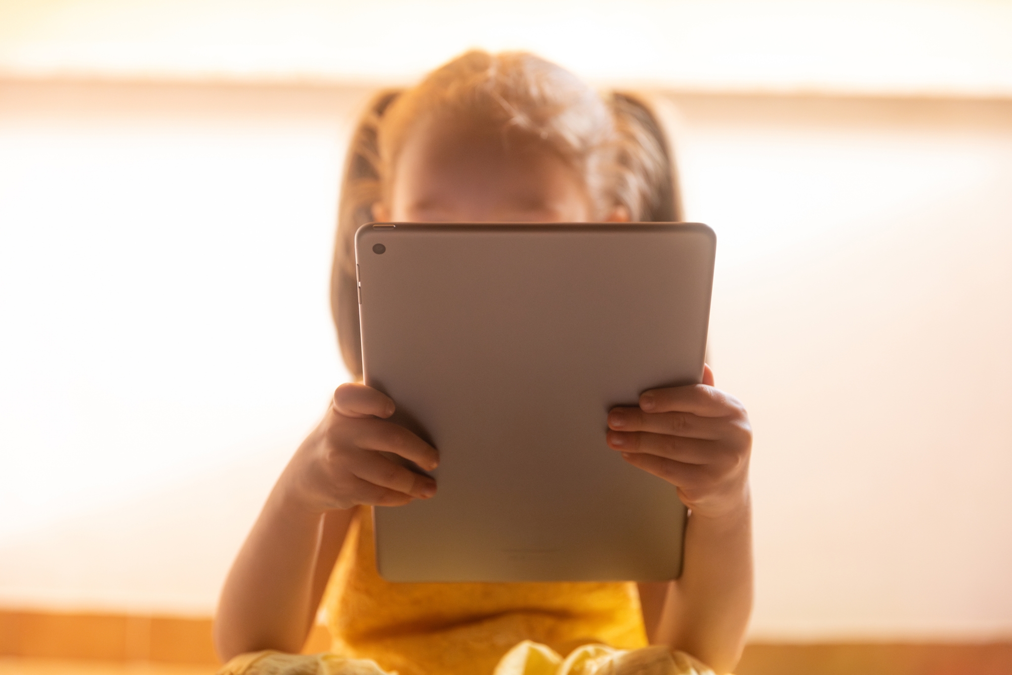 Ο απλός κανόνας που χαρίζει στα παιδιά καλύτερο ύπνο και διάθεση - εικόνα 1