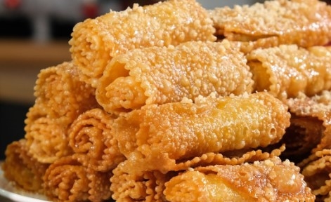 Χριστούγεννα με σοκολάτα: Σοκολατένιος κορμός με παντεσπάνι - εικόνα 1