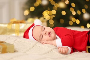 Βραδινή ρουτίνα μωρού την παραμονή: Τι αλλάζει και τι μένει ίδιο - εικόνα 1