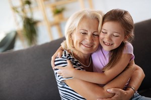 Οι παππούδες από την πλευρά του μπαμπά: Γιατί η πλευρά του πατέρα στην οικογένεια τείνει να μένει στο περιθώριο - εικόνα 1