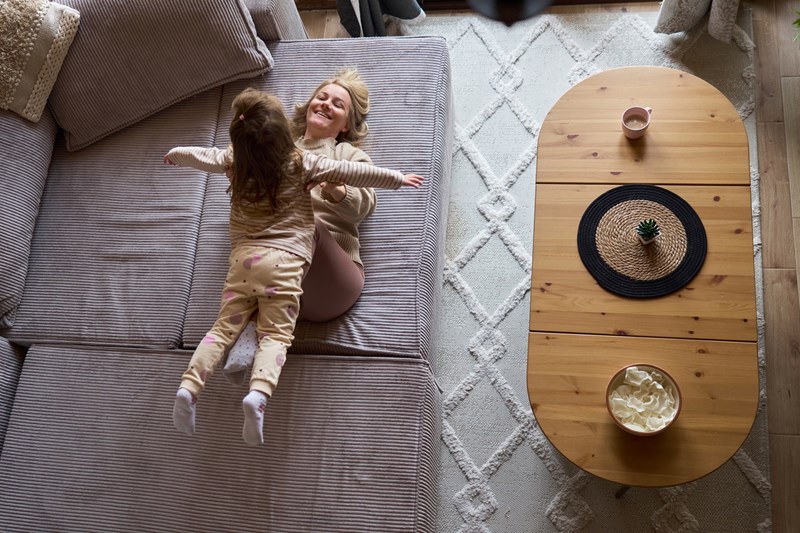 δραστηριοτητες στο σπιτι, μαμά παιζει, κουραση