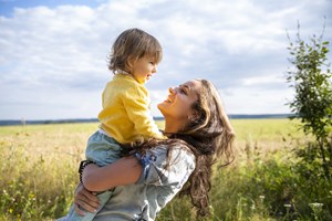 Αυτό το στιλ γονεϊκότητας μεγαλώνει ευτυχισμένα κι επιτυχημένα παιδιά - εικόνα 1