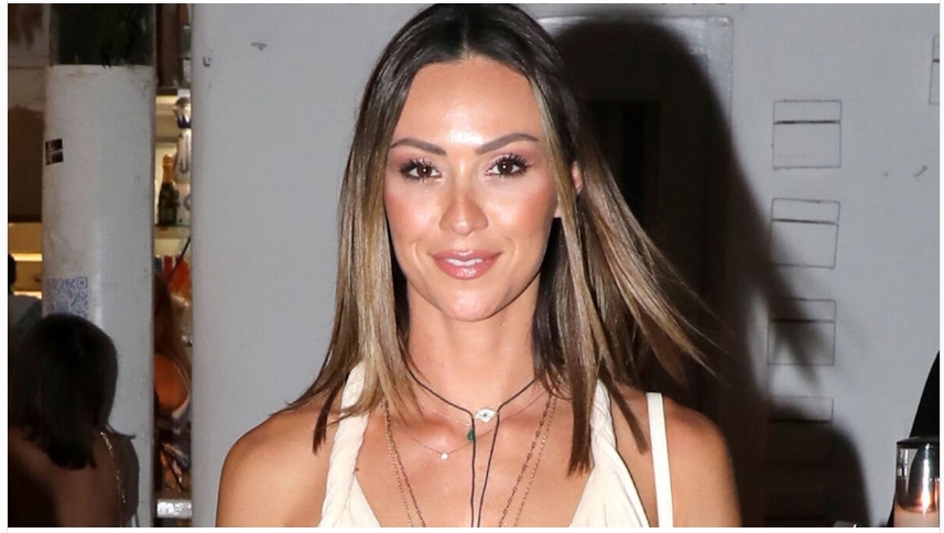 Η Δώρα Παντέλη φωτογραφίζεται αγκαλιά με το νεογέννητο στο μαιευτήριο - εικόνα 1