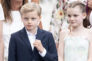 11χρονα fashion icons ο Ζακ και η Γκαμπριέλα του Μονακό - Τα ρούχα που φόρεσαν για το άναμμα του δέντρου στο Πριγκιπάτο έγιναν ανάρπαστα - εικόνα 2