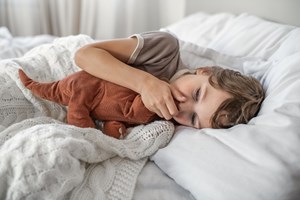 Γιατί ο βήχας στα παιδιά μπορεί να κρατήσει εβδομάδες; Τι είναι φυσιολογικό και τι όχι - εικόνα 1