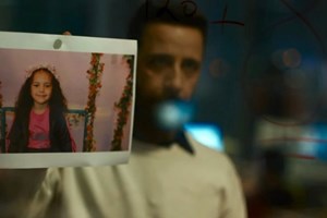 "If I Had Legs I’d Kick You": Η ταινία-έκπληξη των Χριστουγέννων που μιλά όπως καμία άλλη για τη μητρότητα - εικόνα 1